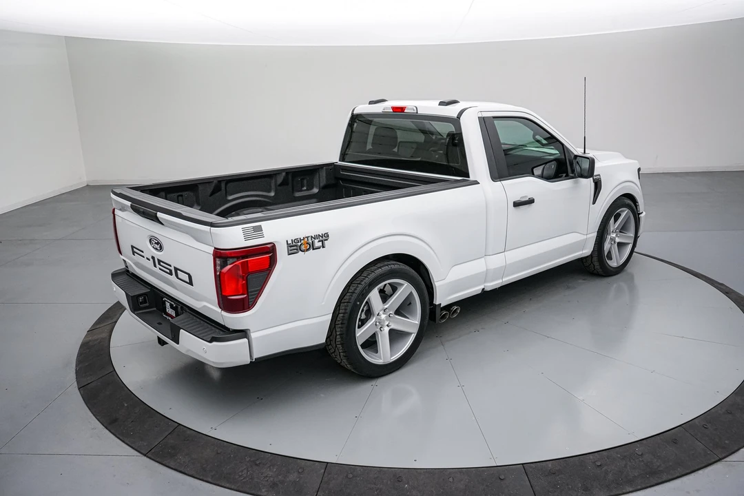 2026 Ford F-150 Lightning 14th Gen - Image 6 of 31