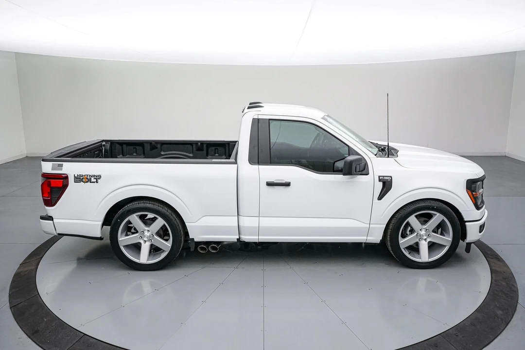 2026 Ford F-150 Lightning 14th Gen - Image 5 of 31