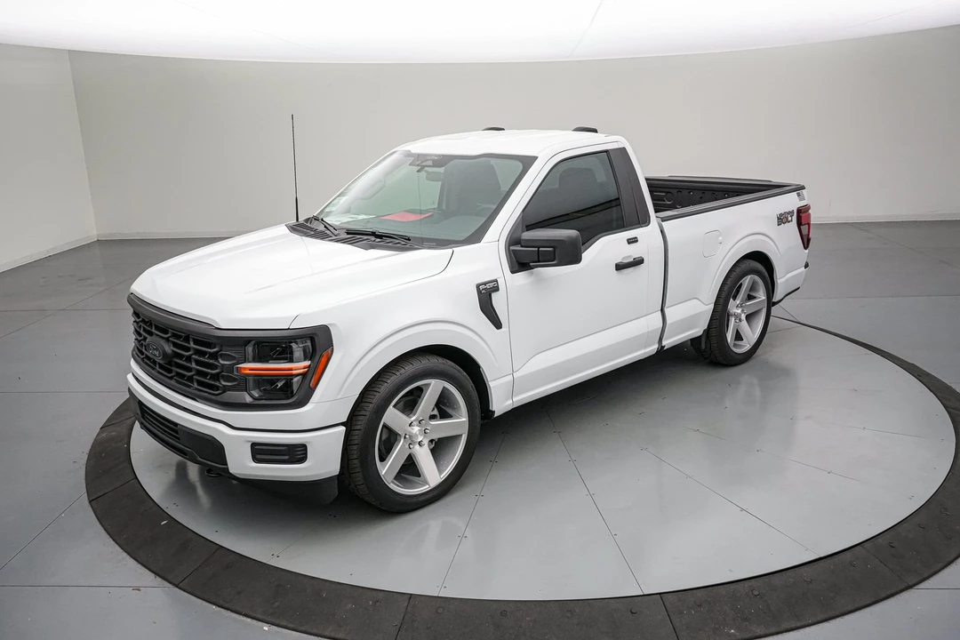 2026 Ford F-150 Lightning 14th Gen - Image 11 of 31