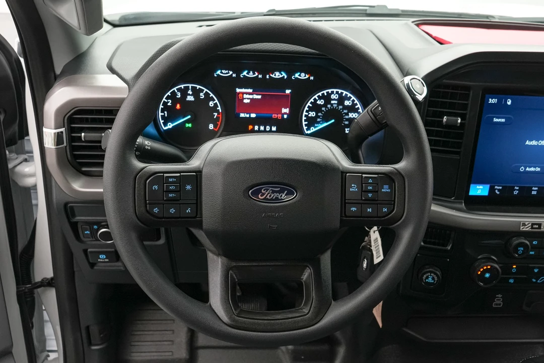 2026 Ford F-150 Lightning 14th Gen - Image 28 of 31