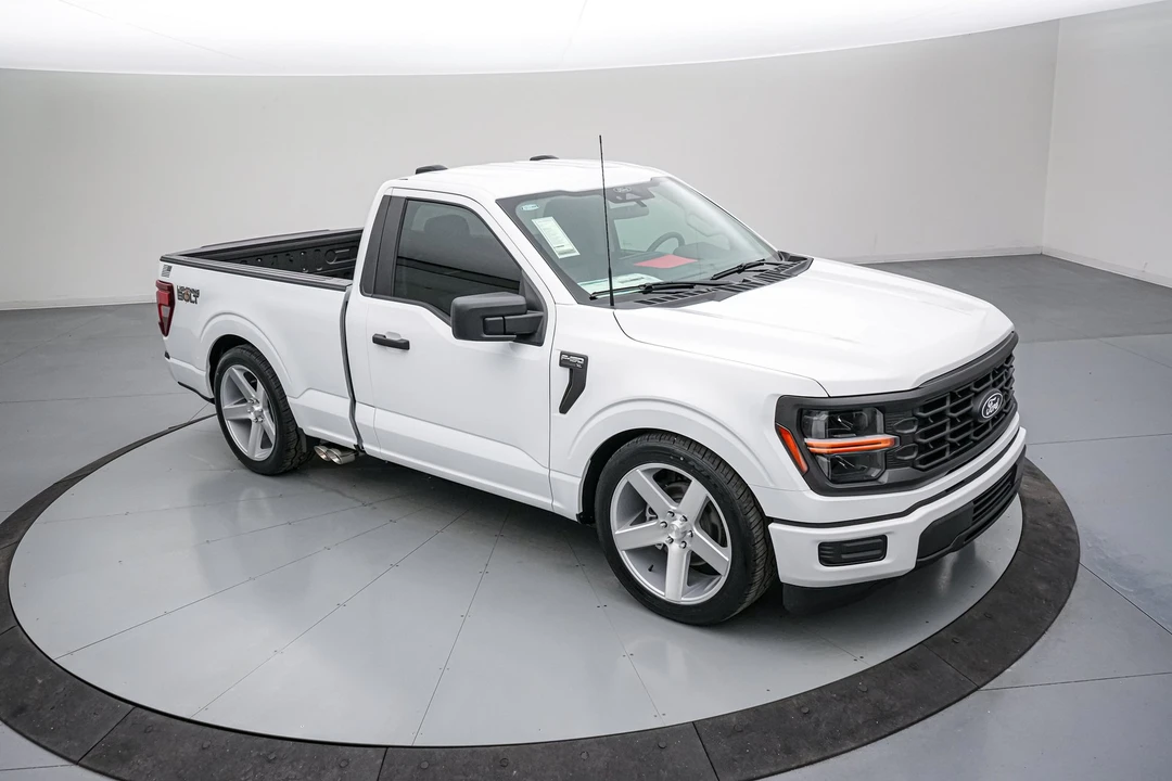 2026 Ford F-150 Lightning 14th Gen - Image 4 of 31