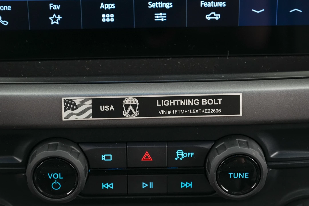 2026 Ford F-150 Lightning 14th Gen - Image 28 of 31
