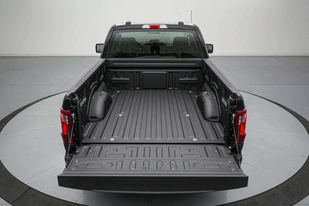 2026 Ford F-150 Lightning 14th Gen - Image 8 of 31