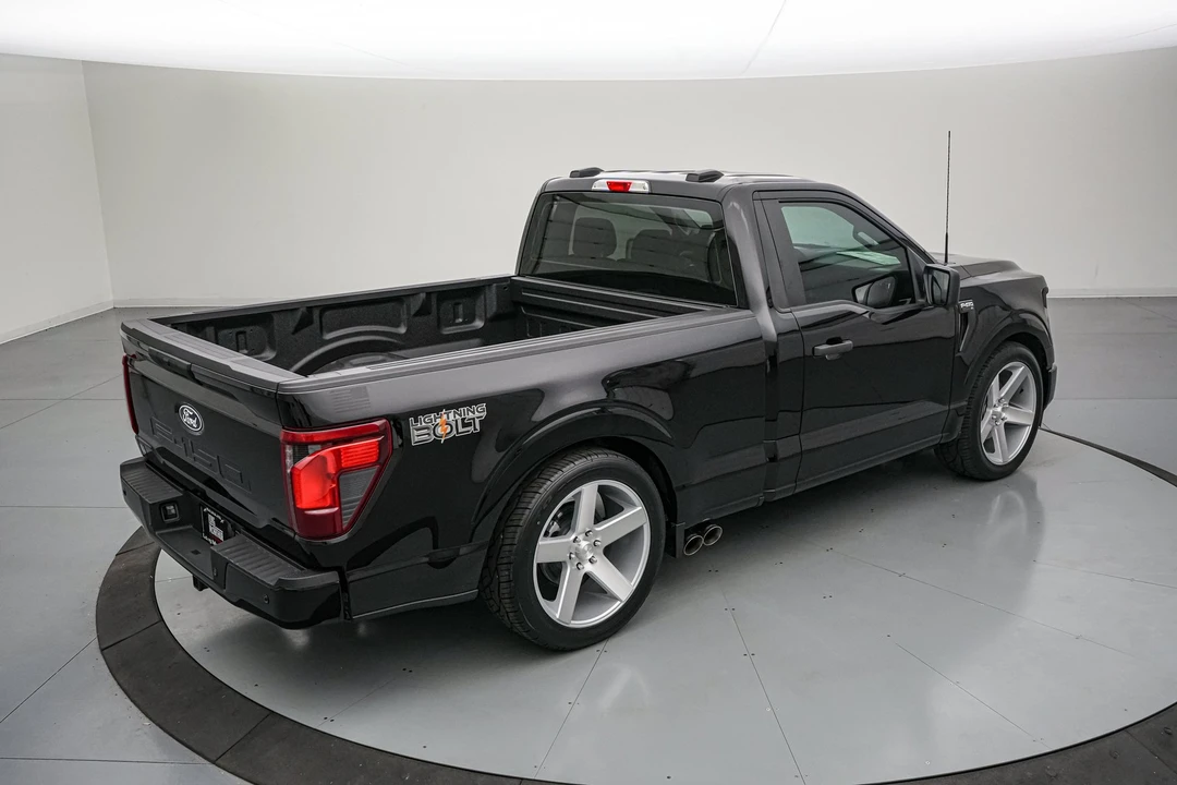 2026 Ford F-150 Lightning 14th Gen - Image 6 of 31