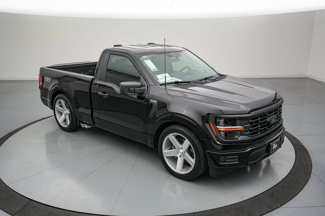 2026 Ford F-150 Lightning 14th Gen - Image 4 of 31