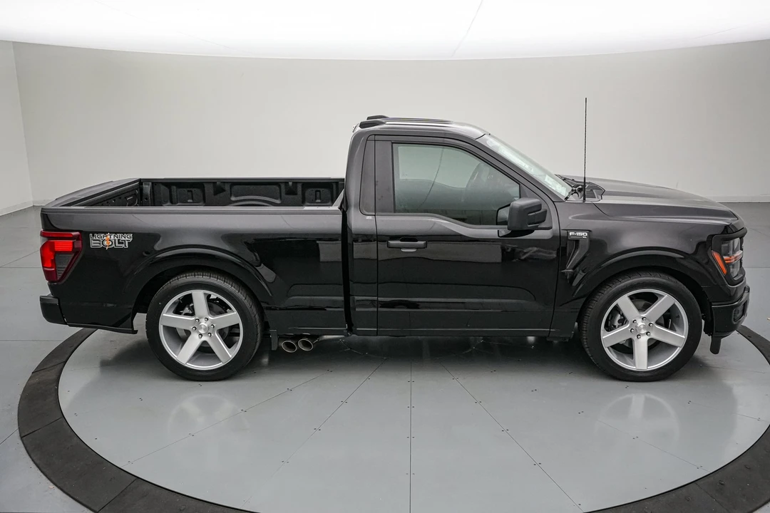 2026 Ford F-150 Lightning 14th Gen - Image 5 of 31
