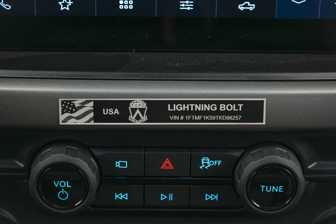2026 Ford F-150 Lightning 14th Gen - Image 29 of 31