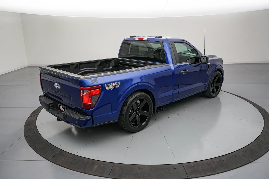 2026 Ford F-150 Lightning 14th Gen - Image 6 of 31
