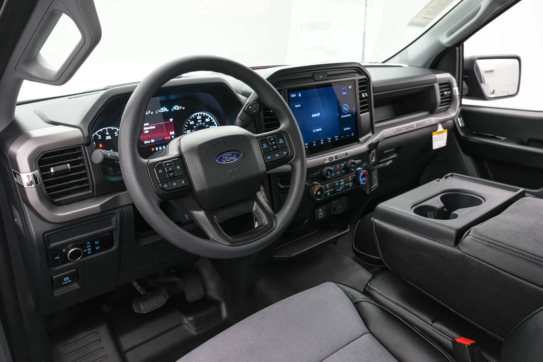 2026 Ford F-150 Lightning 14th Gen - Image 25 of 31