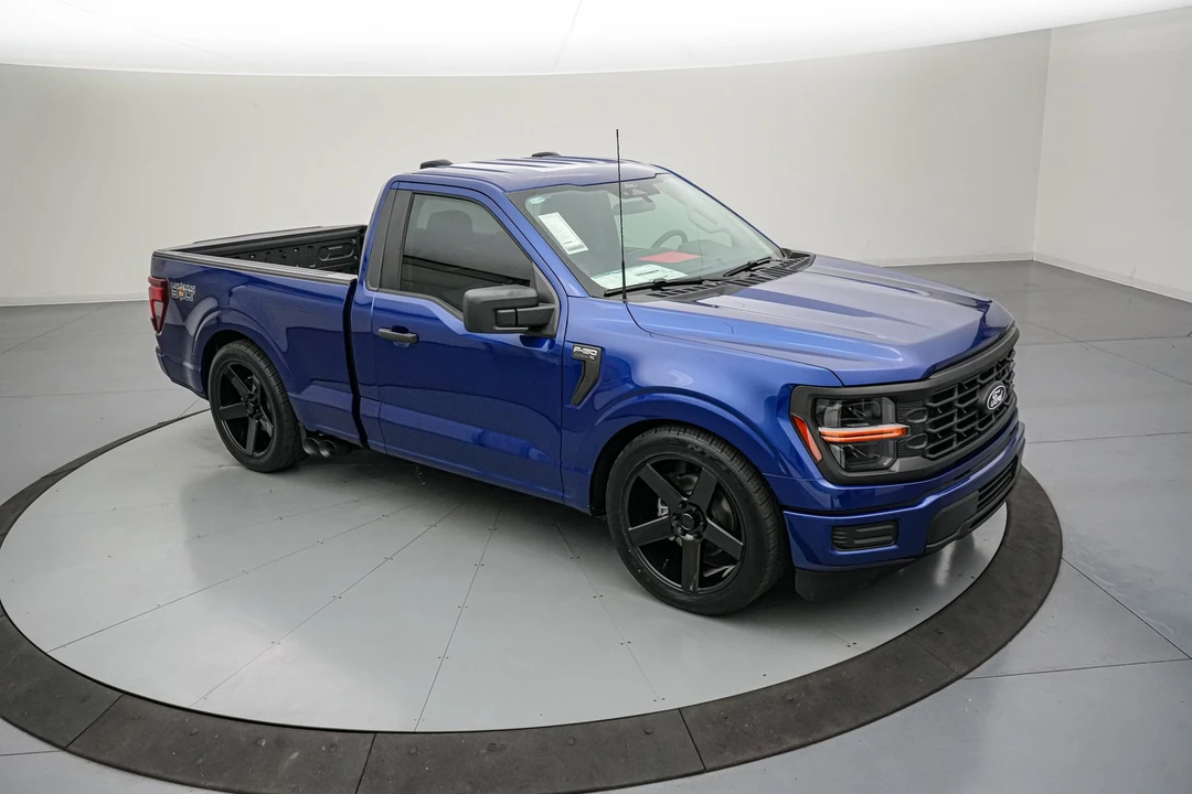 2026 Ford F-150 Lightning 14th Gen - Image 4 of 31