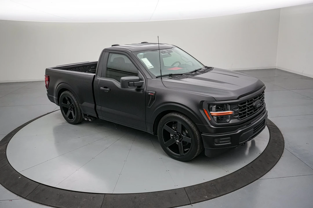 2026 Ford F-150 Lightning 14th Gen - Image 4 of 31
