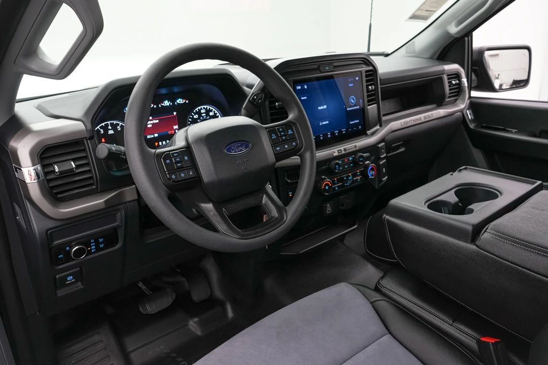 2026 Ford F-150 Lightning 14th Gen - Image 28 of 31