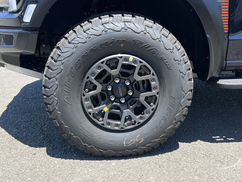 2026 Ford F-150 Raptor 14th Gen - Image 20 of 31