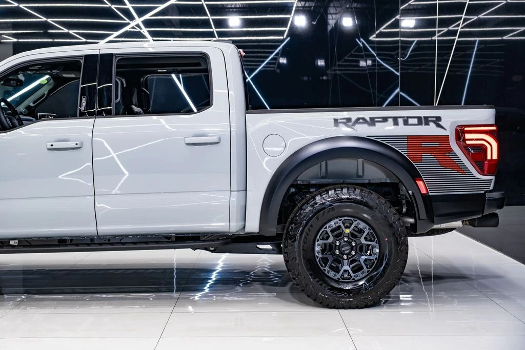 2026 Ford F-150 Raptor 14th Gen - Image 26 of 31