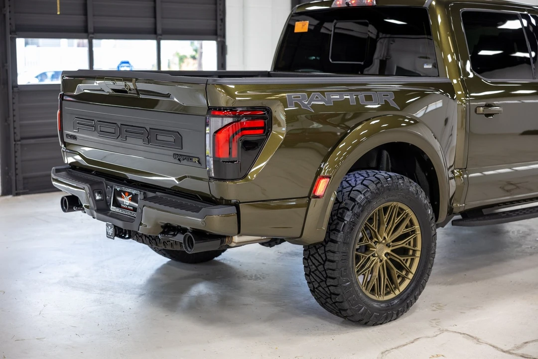 2026 Ford F-150 Raptor 14th Gen - Image 18 of 31