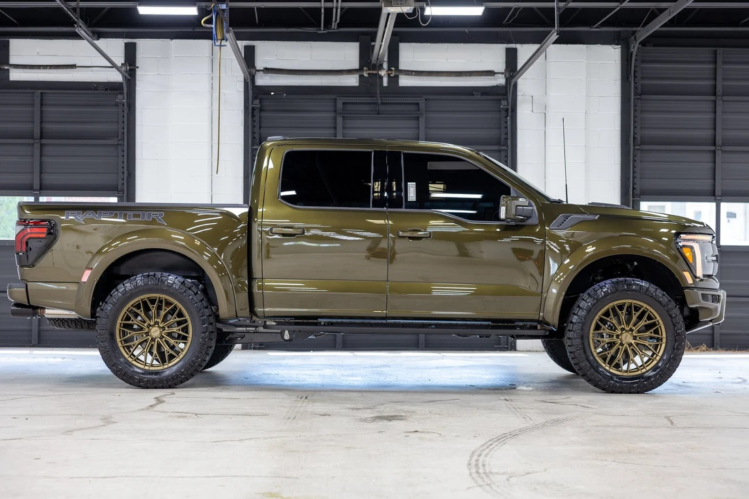 2026 Ford F-150 Raptor 14th Gen - Image 16 of 31