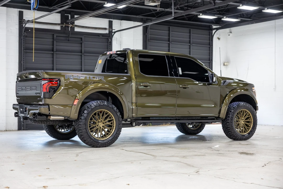 2026 Ford F-150 Raptor 14th Gen - Image 17 of 31
