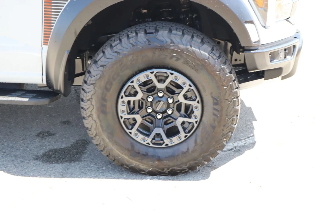 2026 Ford F-150 Raptor 14th Gen - Image 10 of 31