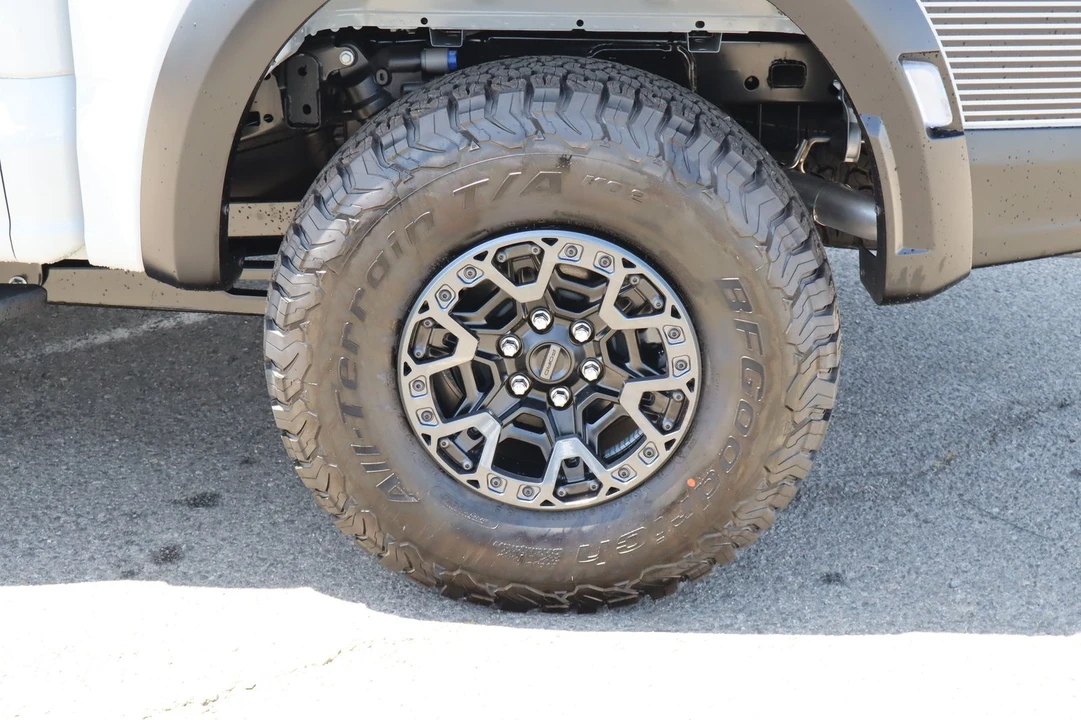 2026 Ford F-150 Raptor 14th Gen - Image 13 of 31