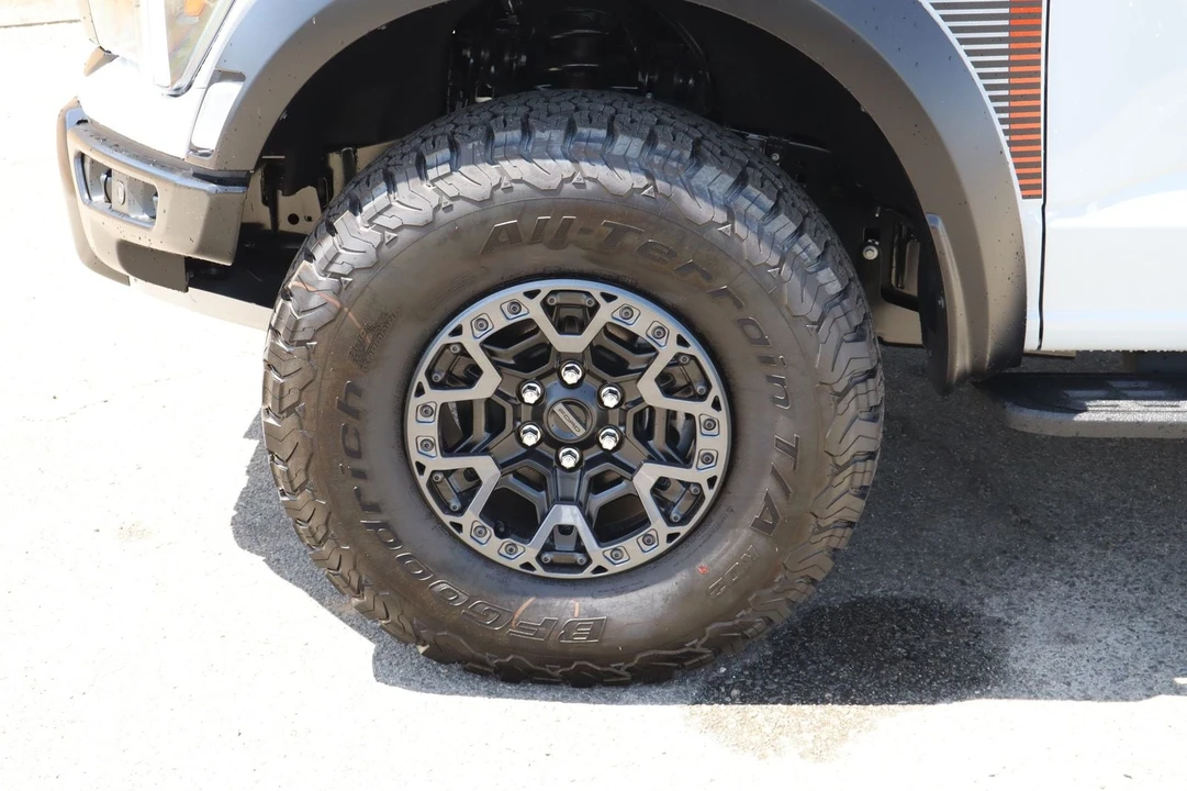2026 Ford F-150 Raptor 14th Gen - Image 14 of 31