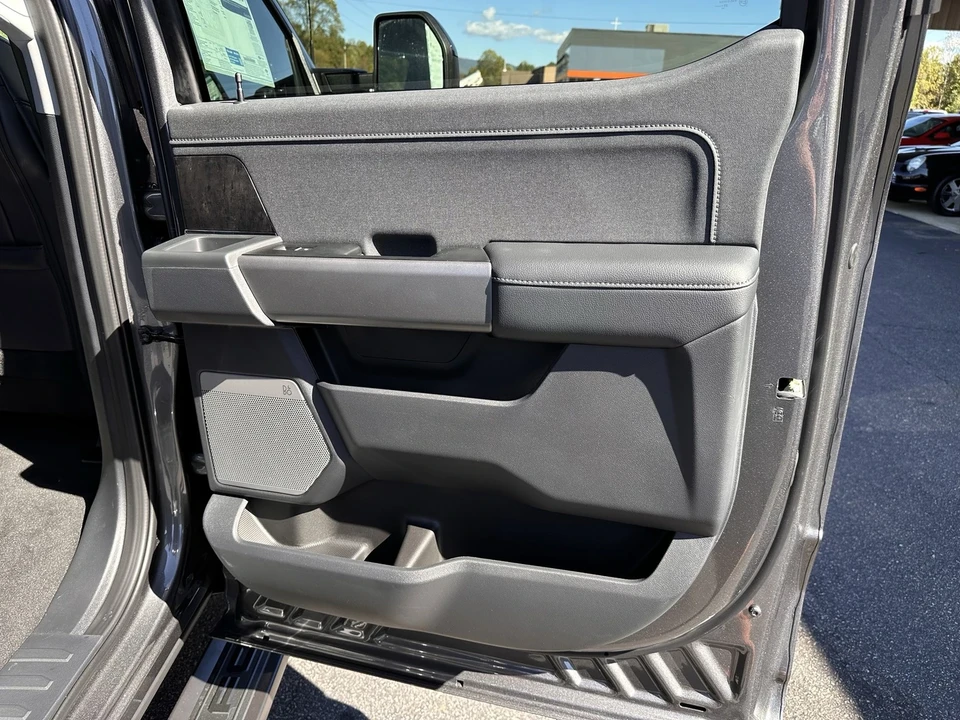 2026 Ford Super Duty 5th Gen - Image 16 of 21
