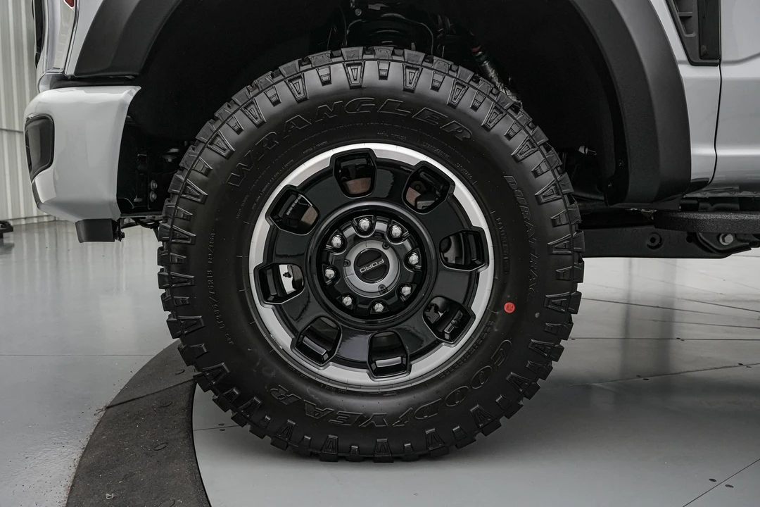 2026 Ford Super Duty 5th Gen - Image 13 of 31