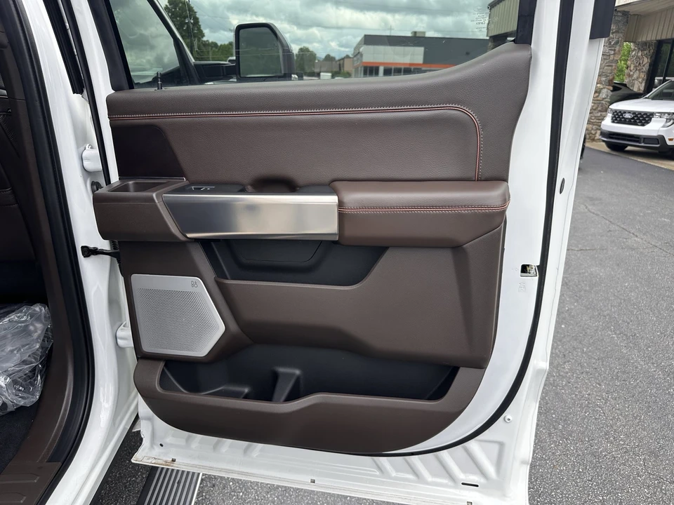 2026 Ford Super Duty 5th Gen - Image 18 of 31