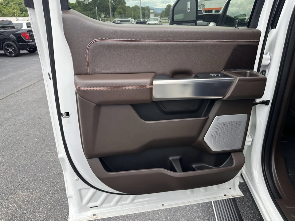 2026 Ford Super Duty 5th Gen - Image 13 of 31
