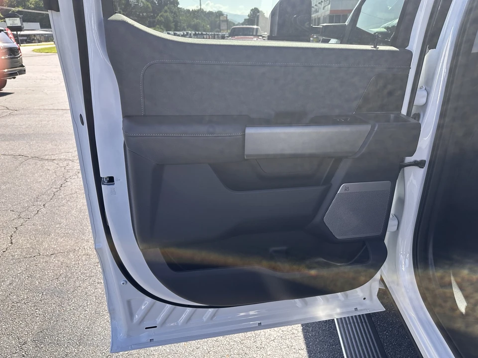 2026 Ford Super Duty 5th Gen - Image 13 of 31