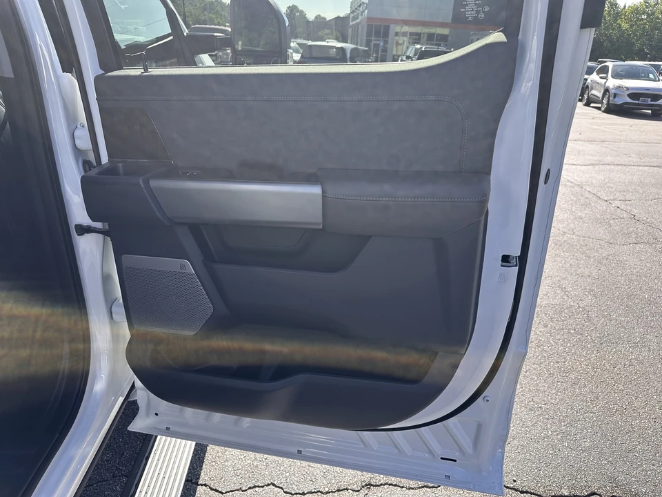 2026 Ford Super Duty 5th Gen - Image 18 of 31