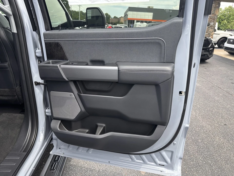 2026 Ford Super Duty 5th Gen - Image 17 of 29