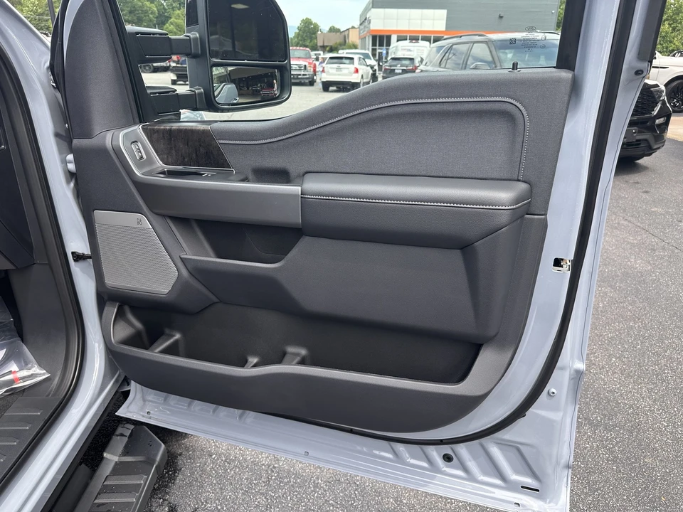 2026 Ford Super Duty 5th Gen - Image 13 of 29