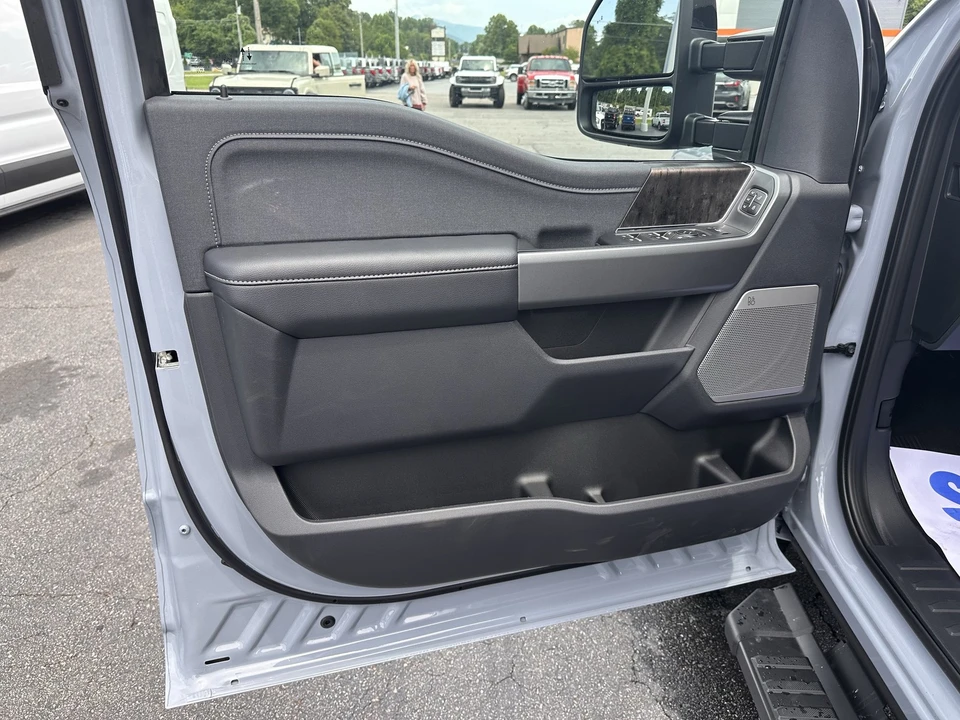 2026 Ford Super Duty 5th Gen - Image 9 of 29