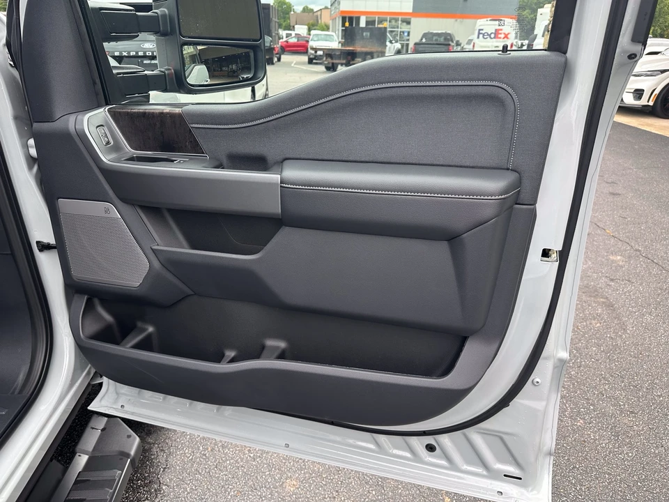 2026 Ford Super Duty 5th Gen - Image 14 of 31
