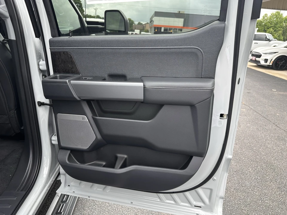 2026 Ford Super Duty 5th Gen - Image 16 of 31