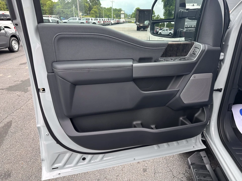 2026 Ford Super Duty 5th Gen - Image 10 of 31