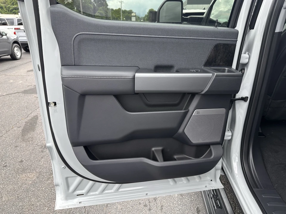 2026 Ford Super Duty 5th Gen - Image 12 of 31