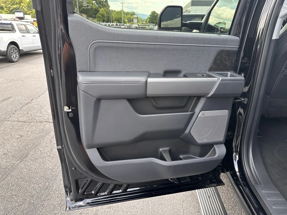 2026 Ford Super Duty 5th Gen - Image 13 of 31