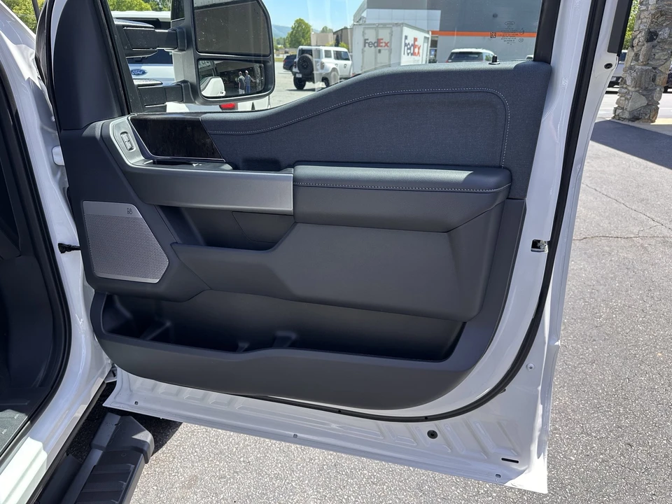 2026 Ford Super Duty 5th Gen - Image 16 of 31