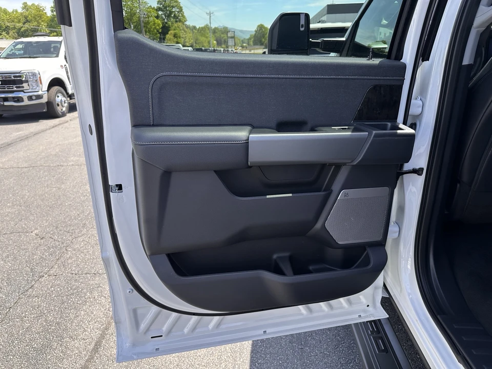 2026 Ford Super Duty 5th Gen - Image 14 of 31