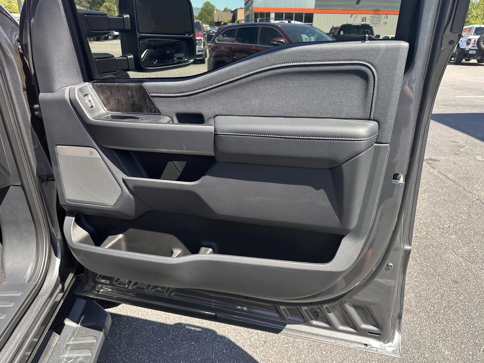 2026 Ford Super Duty 5th Gen - Image 14 of 31
