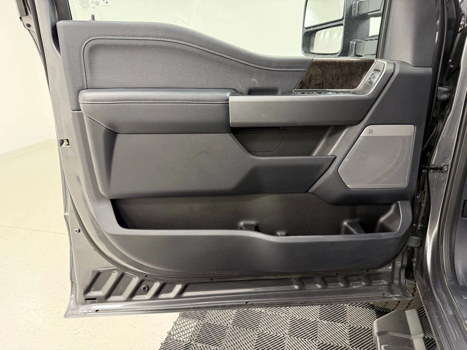 2026 Ford Super Duty 5th Gen - Image 14 of 31