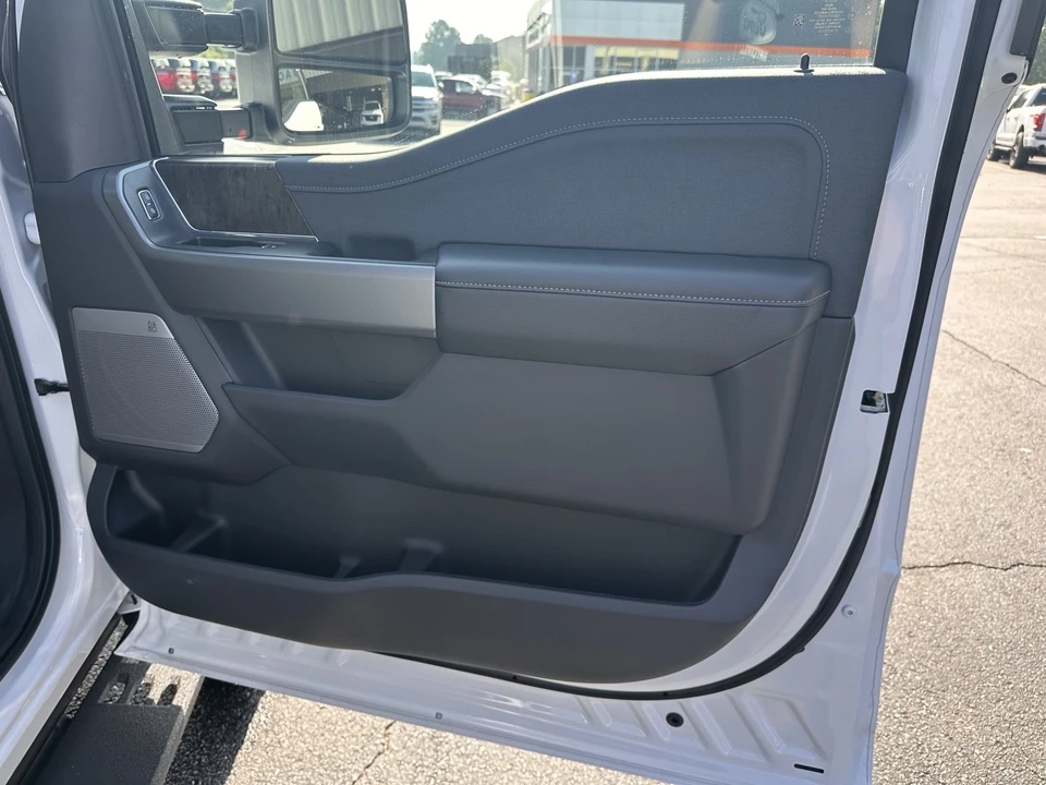 2026 Ford Super Duty 5th Gen - Image 14 of 31