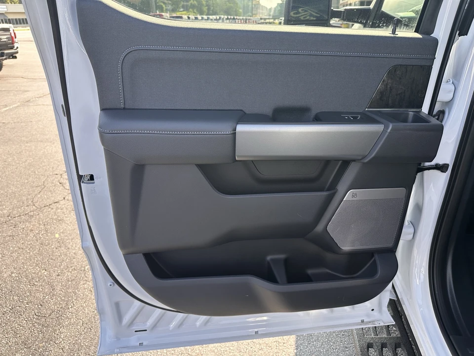2026 Ford Super Duty 5th Gen - Image 12 of 31