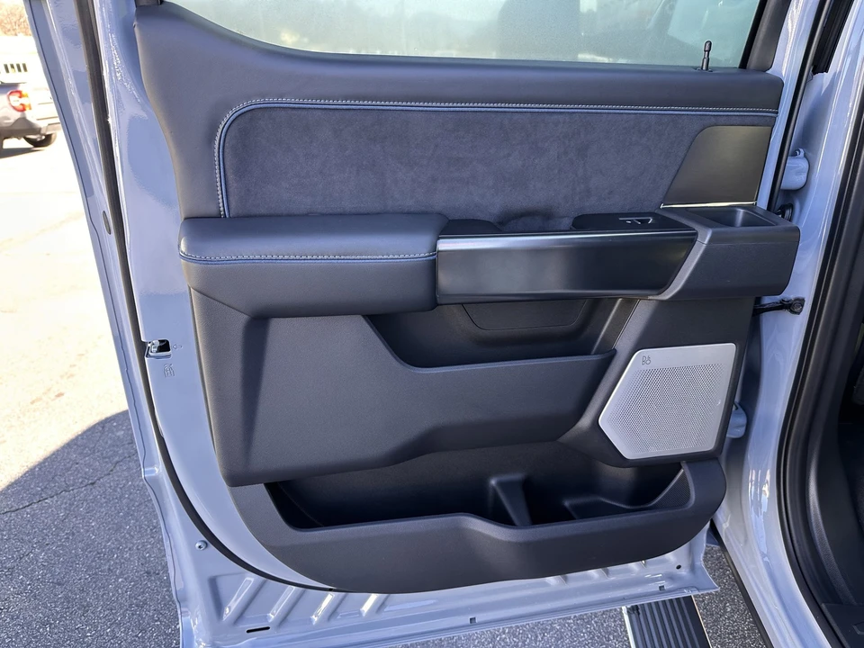 2026 Ford Super Duty 5th Gen - Image 13 of 31