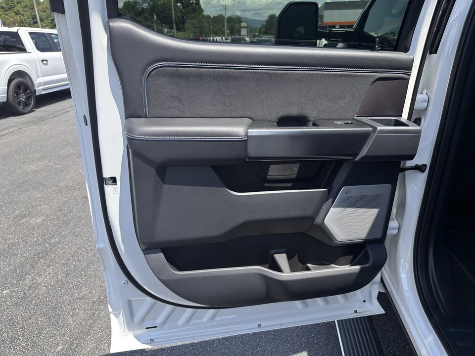 2026 Ford Super Duty 5th Gen - Image 14 of 31