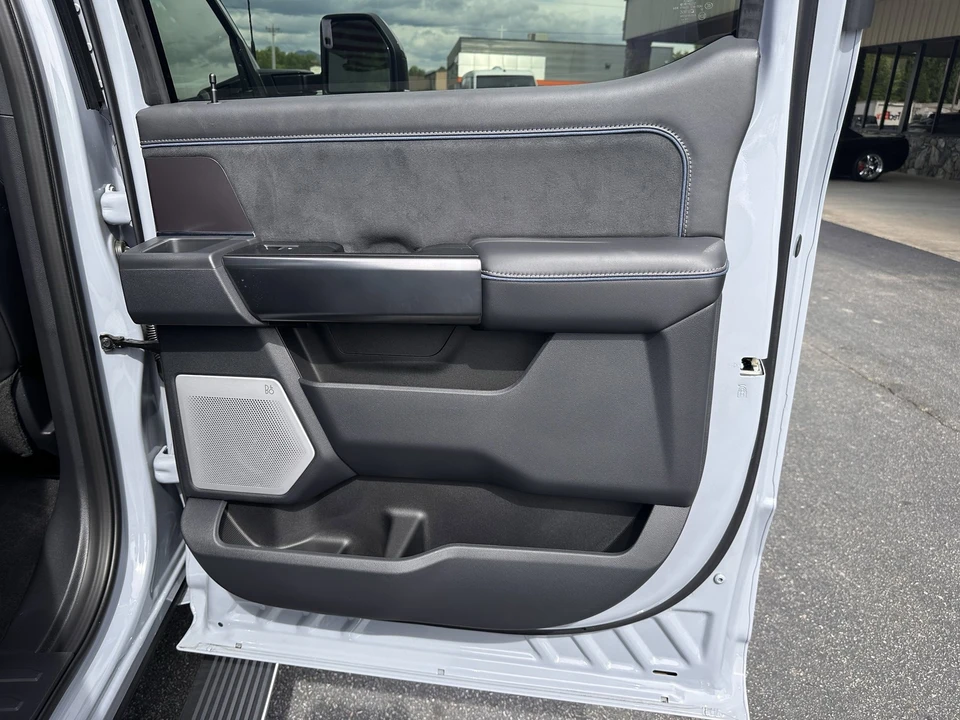 2026 Ford Super Duty 5th Gen - Image 18 of 31