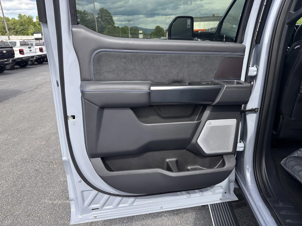 2026 Ford Super Duty 5th Gen - Image 13 of 31