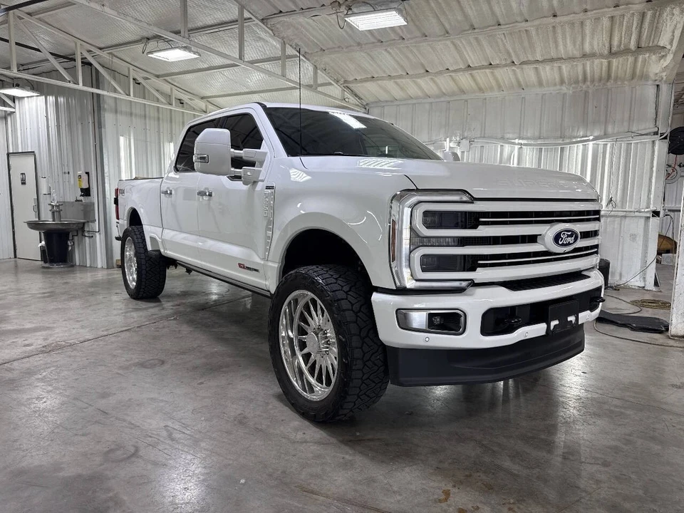 2026 Ford Super Duty 5th Gen - Image 16 of 31