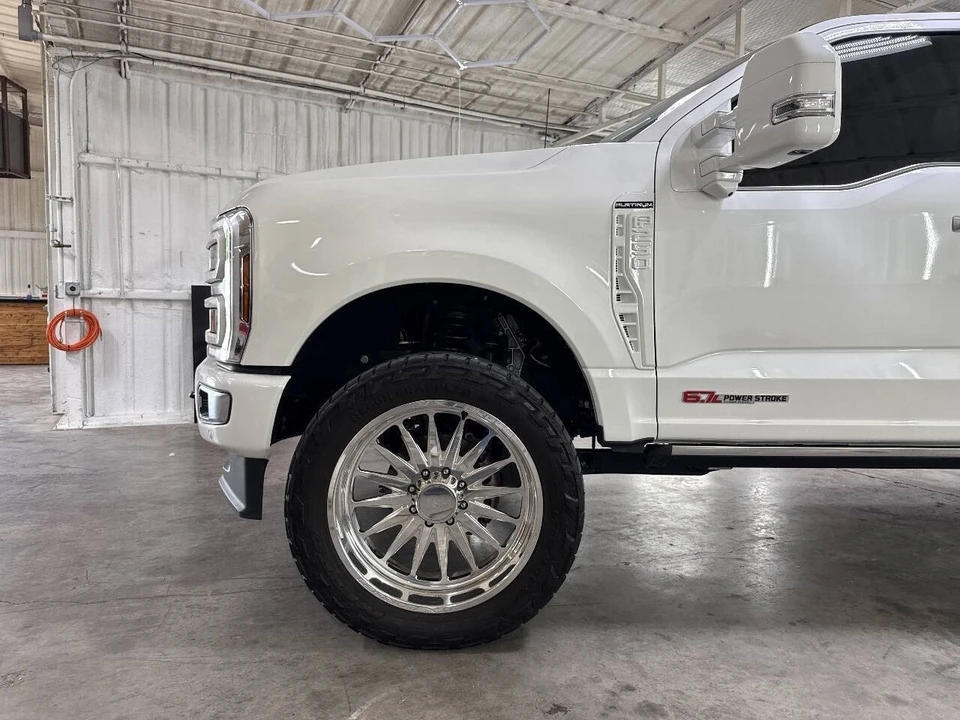 2026 Ford Super Duty 5th Gen - Image 19 of 31